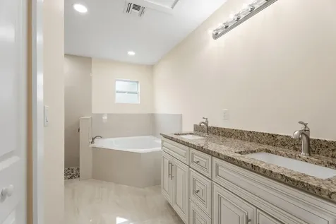 4947 Nw Flintstone Avenue Port Saint Lucie FL 34983