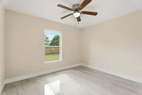4947 Nw Flintstone Avenue Port Saint Lucie FL 34983
