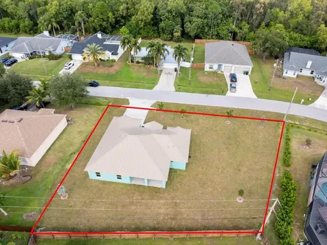 4947 Nw Flintstone Avenue Port Saint Lucie FL 34983