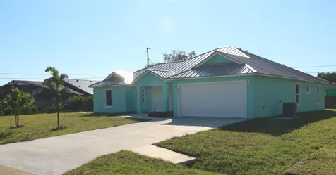 4947 Nw Flintstone Avenue Port Saint Lucie FL 34983