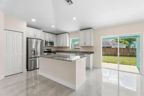 4947 Nw Flintstone Avenue Port Saint Lucie FL 34983