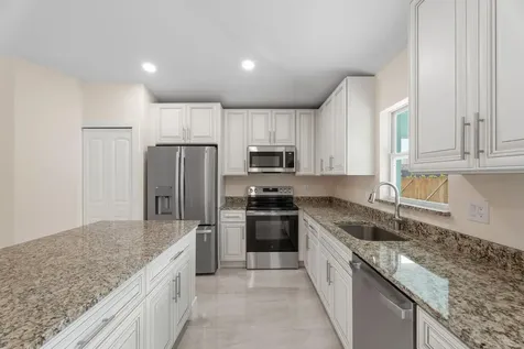 4947 Nw Flintstone Avenue Port Saint Lucie FL 34983