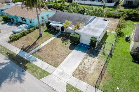 137 W 34th Street Riviera Beach FL 33404