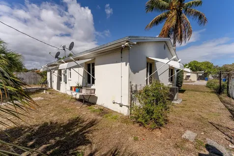 137 W 34th Street Riviera Beach FL 33404