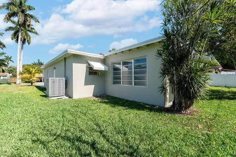 606 N 31st Court Hollywood FL 33021