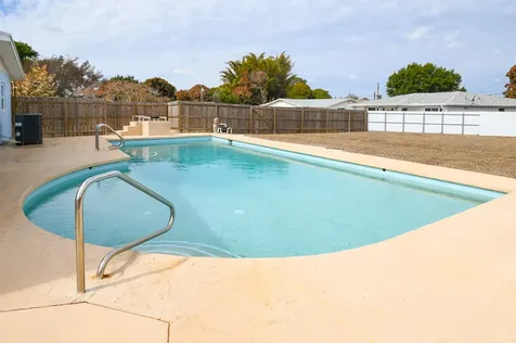 209 Oak Lane Port Saint Lucie FL 34952