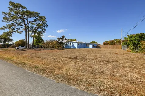 209 Oak Lane Port Saint Lucie FL 34952