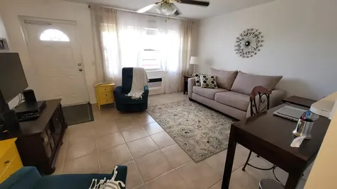 114 Chatham E West Palm Beach FL 33417
