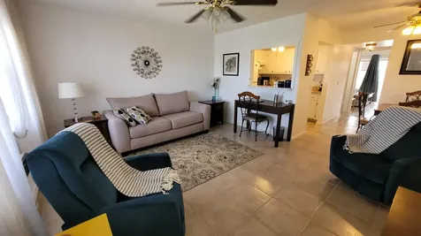 114 Chatham E West Palm Beach FL 33417