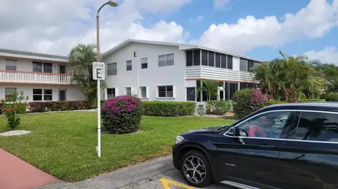 114 Chatham E West Palm Beach FL 33417