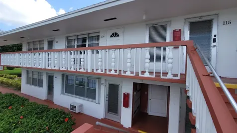 114 Chatham E West Palm Beach FL 33417