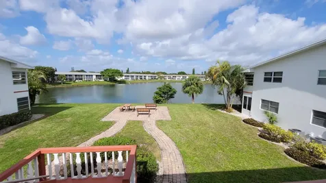 114 Chatham E West Palm Beach FL 33417