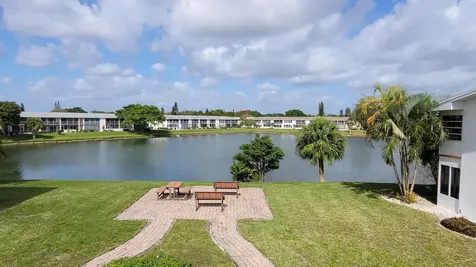 114 Chatham E West Palm Beach FL 33417