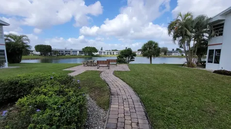 114 Chatham E West Palm Beach FL 33417
