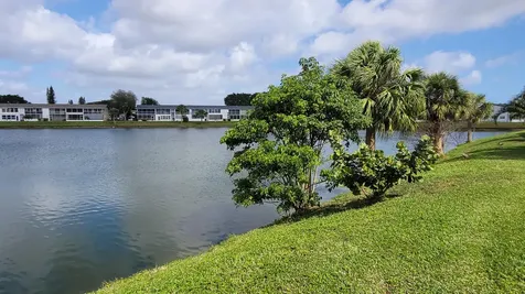 114 Chatham E West Palm Beach FL 33417