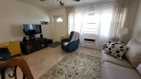 114 Chatham E West Palm Beach FL 33417