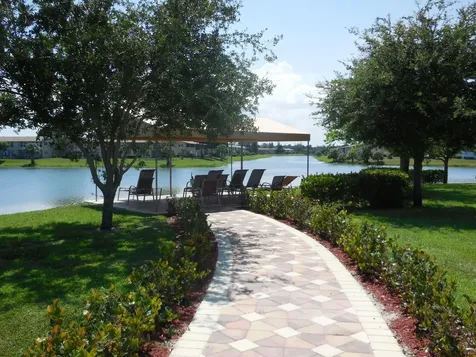 114 Chatham E West Palm Beach FL 33417