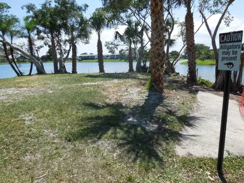 114 Chatham E West Palm Beach FL 33417