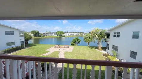 114 Chatham E West Palm Beach FL 33417