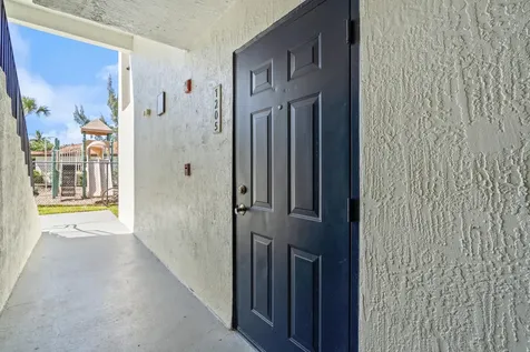 1205 Villa Lane Boynton Beach FL 33435
