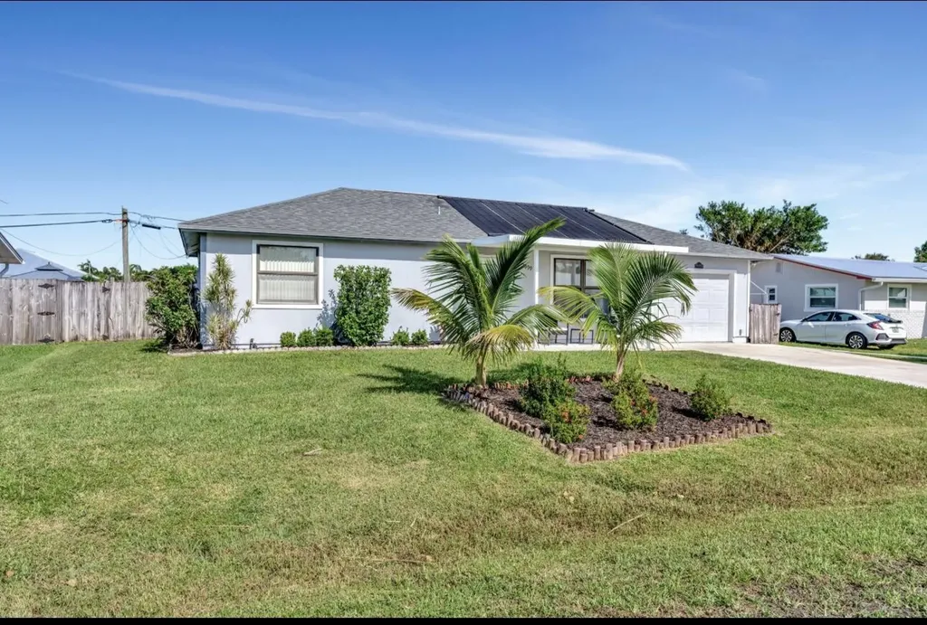 2099 SE Madison Street Stuart FL 34996