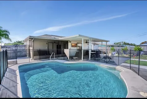 2099 SE Madison Street Stuart FL 34996