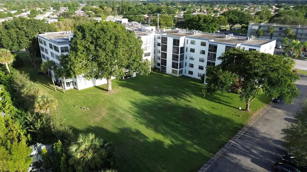 9235 SW 8th Street Boca Raton FL 33428