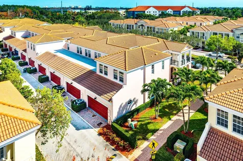 834 Nw 83rd Lane Boca Raton FL 33487