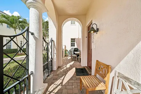834 Nw 83rd Lane Boca Raton FL 33487