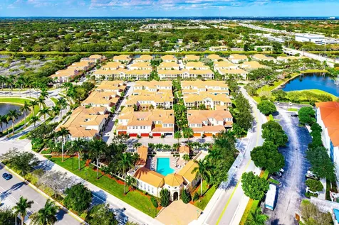 834 Nw 83rd Lane Boca Raton FL 33487