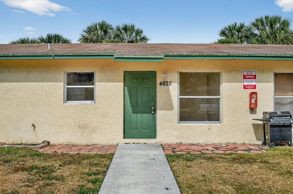 4825 Serafica Drive Lake Worth FL 33461