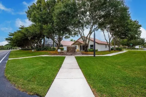 1975 Oak Berry Circle Wellington FL 33414