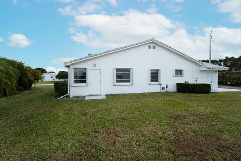 2201 Sw 22nd Way Boynton Beach FL 33426