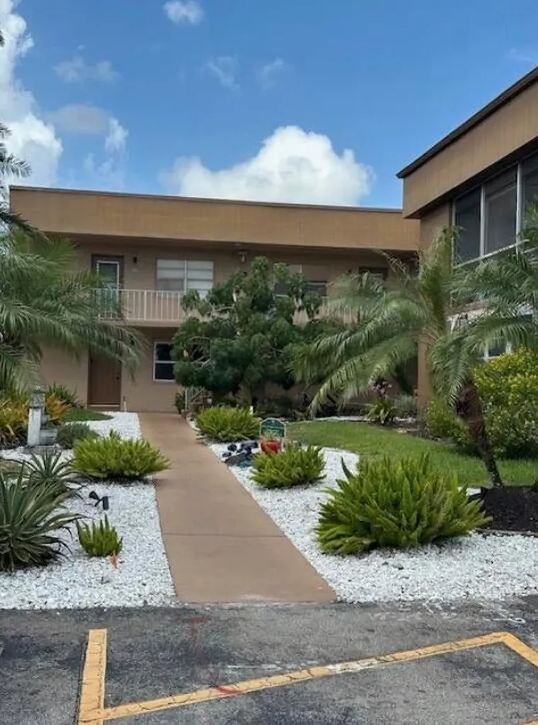 29 Flanders A Delray Beach FL 33484