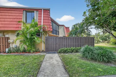 22958 Oxford Place Boca Raton FL 33433