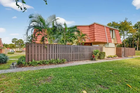 22958 Oxford Place Boca Raton FL 33433