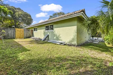 2009 Sw 36th Avenue Delray Beach FL 33445