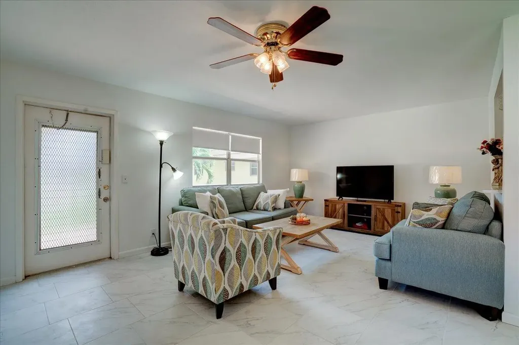 222 Saxony Delray Beach FL 33446