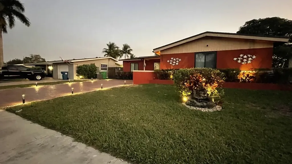 9282 Nw 24th Place Sunrise FL 33322