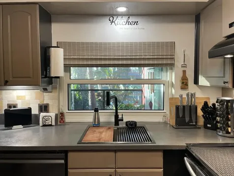 9282 Nw 24th Place Sunrise FL 33322