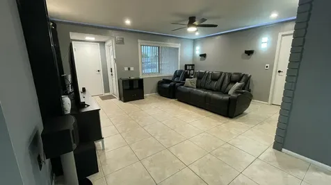 9282 Nw 24th Place Sunrise FL 33322