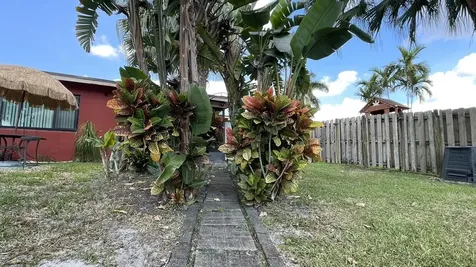 9282 Nw 24th Place Sunrise FL 33322
