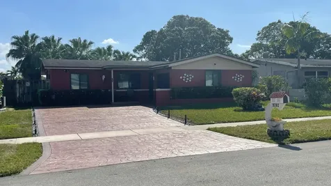 9282 Nw 24th Place Sunrise FL 33322