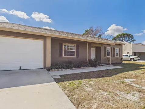 240 Se Twig Avenue Port Saint Lucie FL 34983
