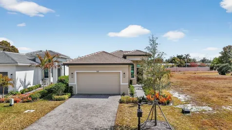 320 Se Via Sangro Port Saint Lucie FL 34952