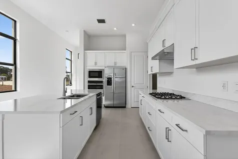 320 Se Via Sangro Port Saint Lucie FL 34952