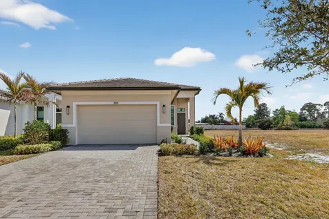 320 Se Via Sangro Port Saint Lucie FL 34952