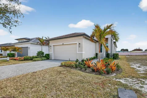 320 Se Via Sangro Port Saint Lucie FL 34952