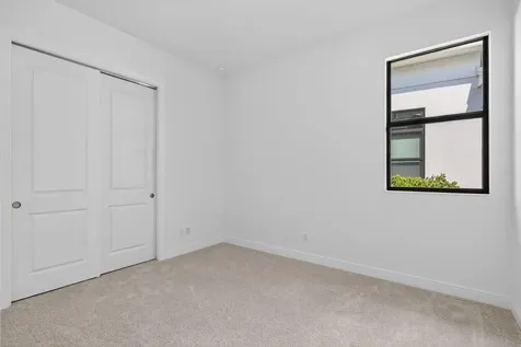 320 Se Via Sangro Port Saint Lucie FL 34952