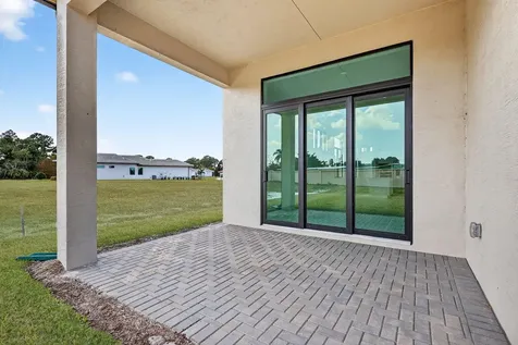 320 Se Via Sangro Port Saint Lucie FL 34952